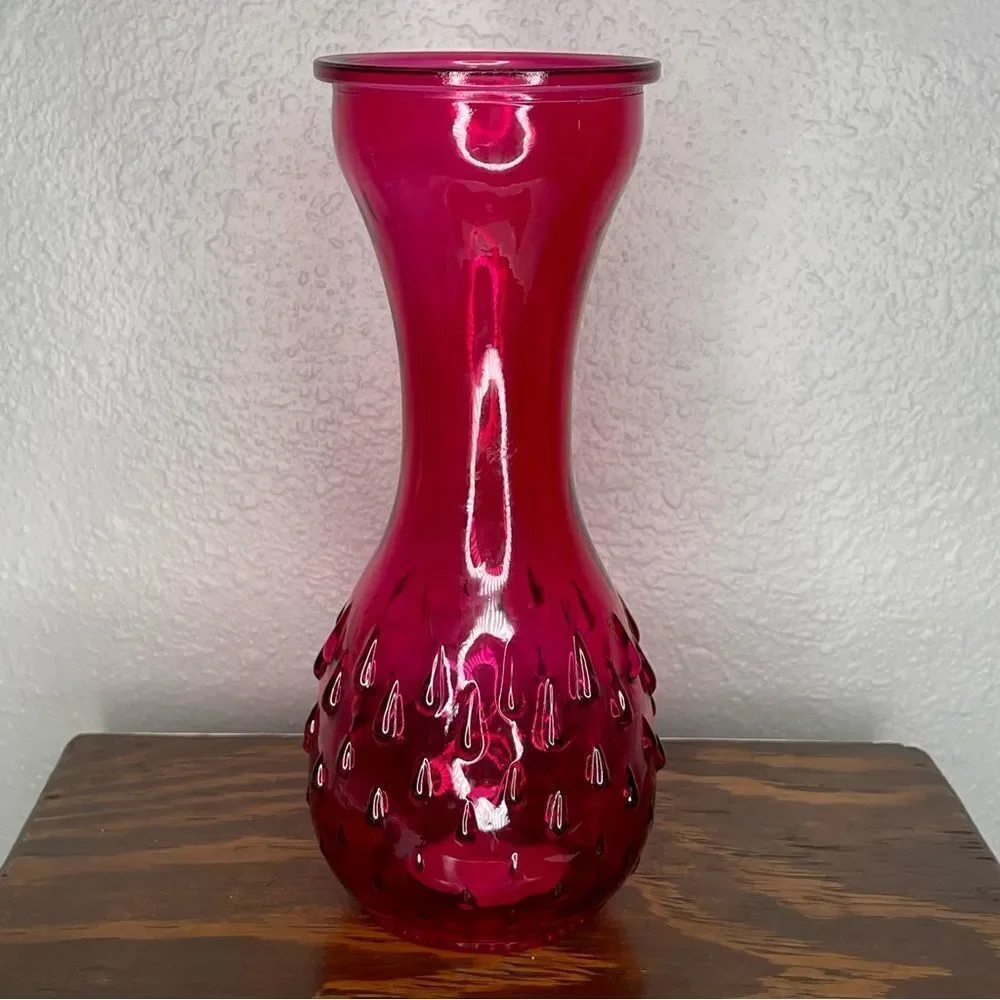 Greenbrier International Textured Pink Strawberry Glass Vase